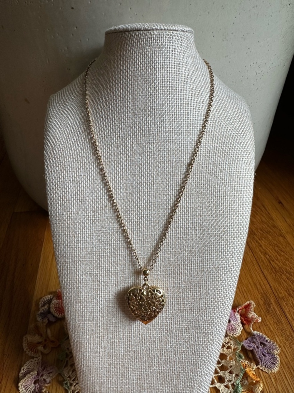 Vintage 1928 Gold Heart Filigree Pendant Necklace